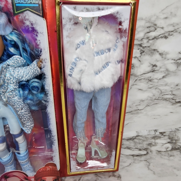 New YouTube Show Rainbow High Skyler Bradshaw Winter Break - Picture 6 of 8